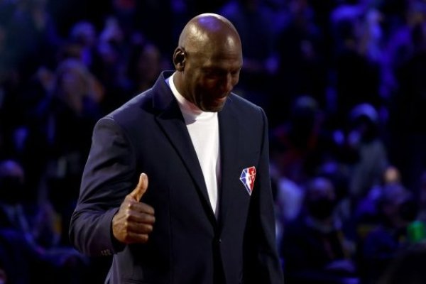 Michael Jordan finaliza la venta de Charlotte Hornets