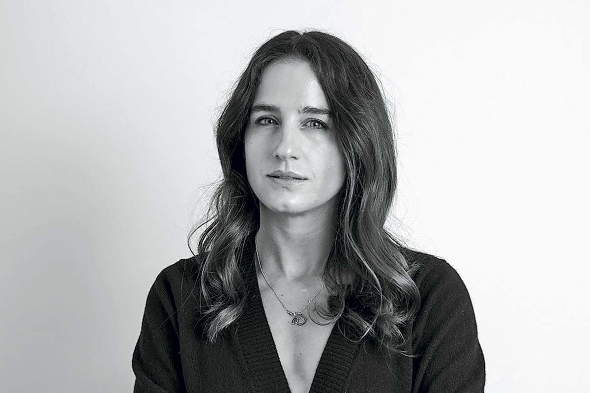 <p>​​Diseñadora que viste chilenos para alfombras rojas lanza emprendimiento de moda ecológica</p>