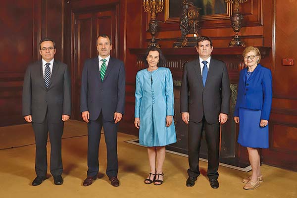 <p>Tras votación dividida en el Consejo, Banco Central pavimenta camino para pronta baja de tasas</p>