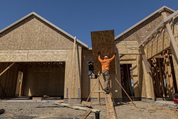 <p>Inicios de construcción de viviendas en EEUU registran mayor alza desde 2016 en señal de reactivación económica</p>