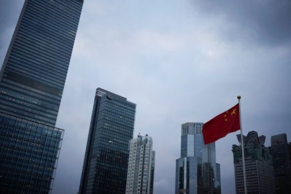 <p>China recorta tasas de referencia de préstamos por primera vez en 10 meses para apuntalar la economía</p>