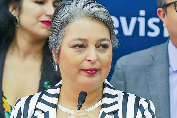 <p>La ministra del Trabajo y Previsión Social, Jeannette Jara, tiene la misión de llegar a un acuerdo para dar viabilidad al proyecto. Foto: Agencia Uno</p>