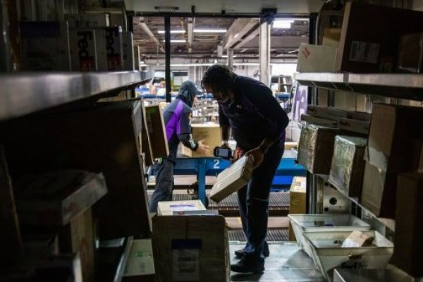 <p>Las peticiones de subsidio de desempleo en Estados Unidos se mantienen en su nivel más alto desde octubre de 2021</p>