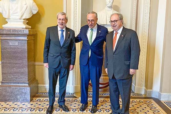 <p>El líder del ala demócrata del Senado de EEUU, Chuck Schumer, recibió ayer al canciller Alberto Van Klaveren y al embajador Juan Gabriel Valdés y los invitó a presenciar la votación del acuerdo. </p>