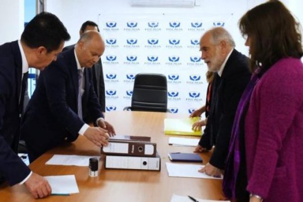 <p>Caso Democracia Viva: Montes se reúne con fiscal en Antofagasta y entrega tres archivadores con antecedentes de fundaciones</p>