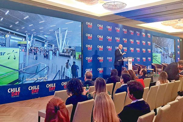 <p>El director general de Concesiones del Ministerio de Obras Públicas, Juan Manuel Sánchez, expuso en Toronto.</p>