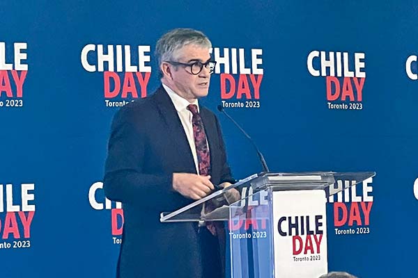Marcel adelanta en Chile Day que el gobierno anunciará la próxima semana medidas para agilizar aprobación de proyectos en hidrógeno verde