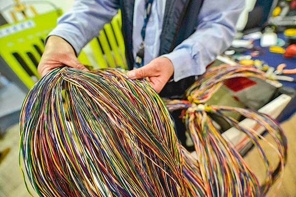 <p>Fibra Óptica Nacional: WOM arriesga formulación de cargos tras rechazo de Subtel a la recepción de dos macrozonas de su proyecto</p>