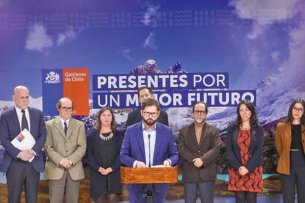 <p>"Caiga quien caiga": Gobierno presenta comisión para la probidad, que será presidida por María Jaraquemada</p>