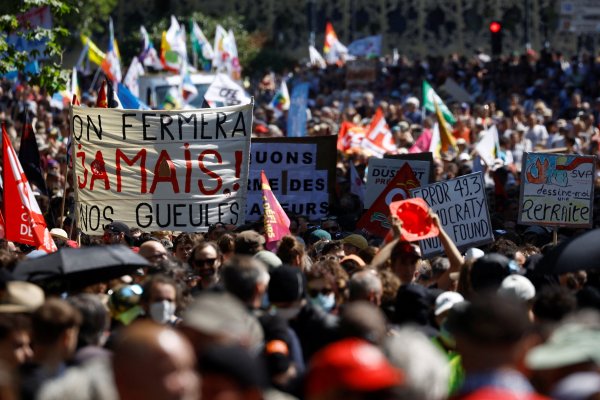 Los disturbios en Francia costarán 1.000 millones de euros y Macron se reúne con los alcaldes