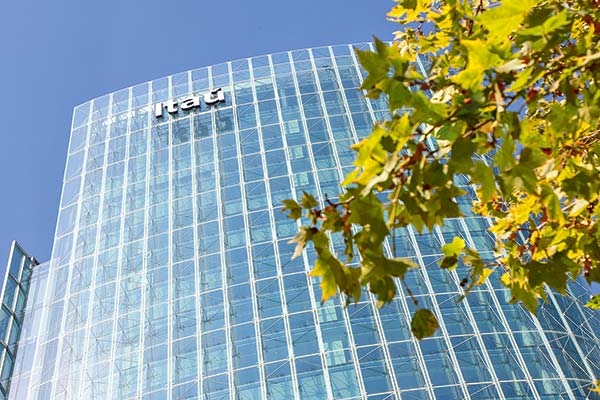 <p>Se enciende OPA por Itaú: LarrainVial ofrece comprar cuatro millones de acciones a mejor precio que los brasileños</p>
