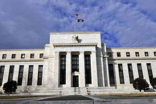 <p>Actas de última reunión de la Fed revelan divisiones internas sobre la decisión de mantener las tasas en junio</p>