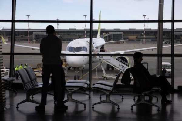 <p>Entre los enfoques para reducir las emisiones de la aviación figuran la electrificación y las pilas de combustible y combustión de hidrógeno.</p>