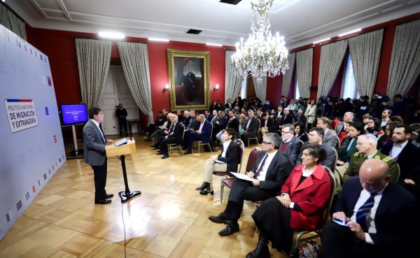 <p>Política nacional migratoria: gobierno define que residencias regulares estarán asociadas a contratos de trabajo</p>