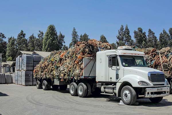 La fórmula de Atando Cabos para reciclar y dar un nuevo uso a los desechos plásticos