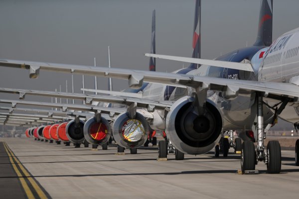 Bain & Company alerta que industria aérea no lograría su meta de carbono neutralidad en 2050