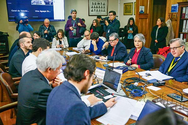 Reforma previsional: polémica sesión de comisión de Trabajo aleja posiciones entre Gobierno y oposición