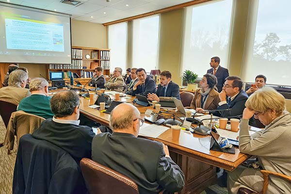 <p>Representantes de las firmas renovables y el ministro de Energía participaron ayer en la comisión de Minería y Energía del Senado.</p>