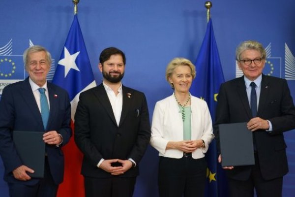 <p>Chile logra otro acuerdo con la UE: sumar valor a cadena sostenible de producción de materias primas, incluyendo al litio</p>