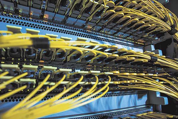 <p>FNE suspende investigación por venta de infraestructura de fibra óptica de Entel a Onnet</p>