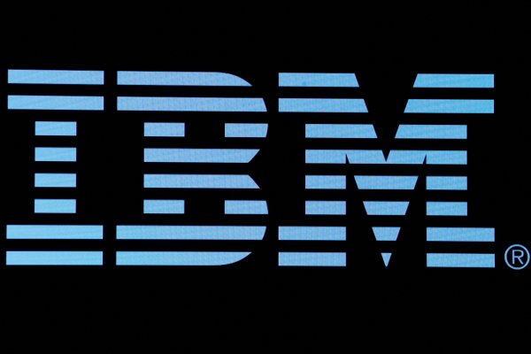 <p>IBM no cumple con previsiones de ingresos en el segundo trimestre ante enfriamiento del gasto en TI</p>