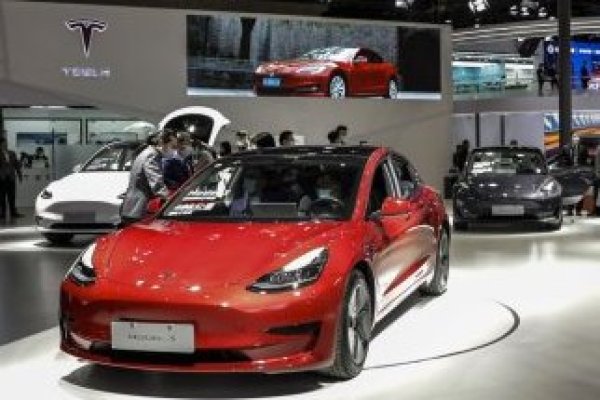 <p>Los recortes de precios de Tesla exprimen sus ganancias líderes en la industria en el segundo trimestre</p>