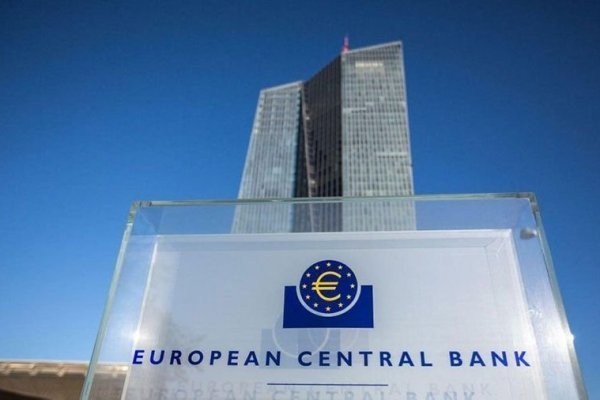 Economistas anticipan que BCE subirá tasas 25 pb la próxima semana, leve mayoría ve otra en septiembre
