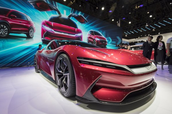<p>Automotrices chinas BYD y Li Auto aplastan a sus rivales extranjeros en una guerra de precios</p>