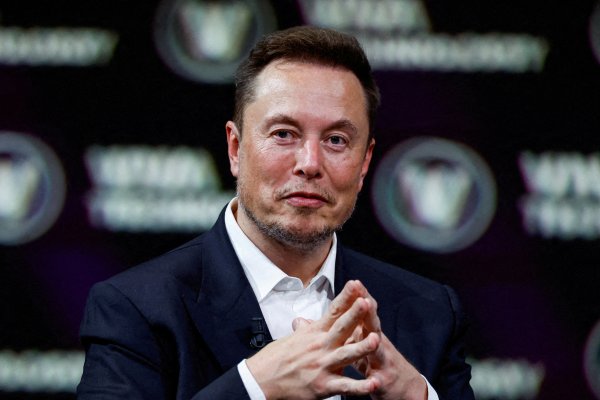 Elon Musk, aliviado porque los precios del litio ya no son una "locura"
