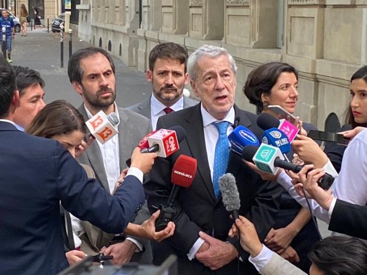 Canciller dice que robo de computadores no opacó gira de Boric a Europa: "Nadie tiene la menor idea fuera de Chile de este tema”