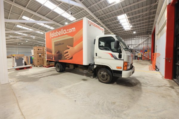 <p>Marketplace de Falabella inaugura centros de distribución en Arica y Punta Arenas y concreta expansión de infraestructura</p>