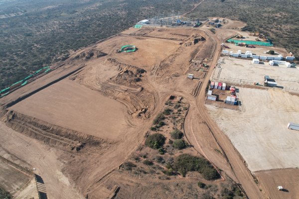 <p>Aguas Pacífico acusa que problemas “burocráticos” y una toma retrasan su proyecto de desaladora</p>