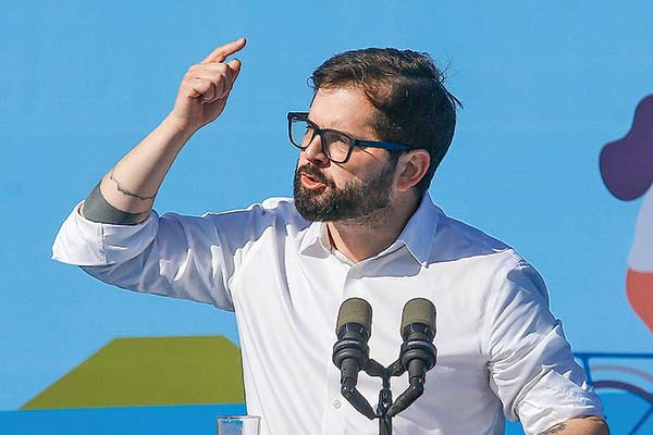 <p>Boric sale a confrontar a la UDI por reformas y Hacienda priorizaría proyecto contra la evasión y la elusión</p>