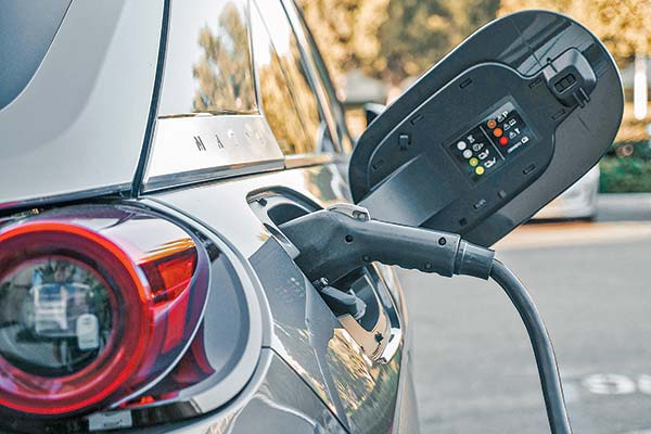 <p>¿Y el hidrógeno verde? Toyota cuestiona ausencia de tecnologías en Ley de Eficiencia Energética en reunión con concesionarios</p>