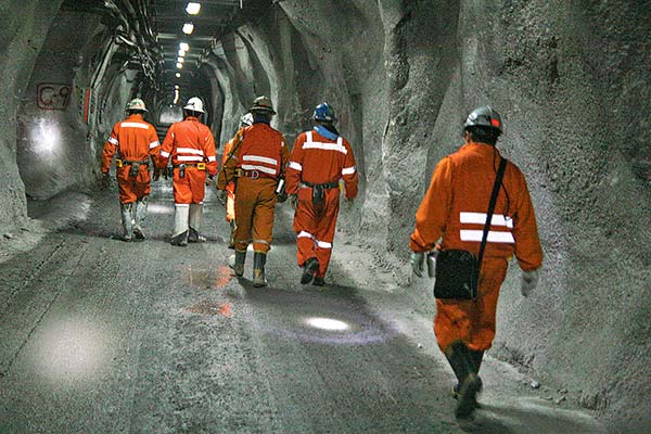 Accidente en El Teniente de Codelco deja a 12 trabajadores con lesiones leves y uno atrapado en túneles