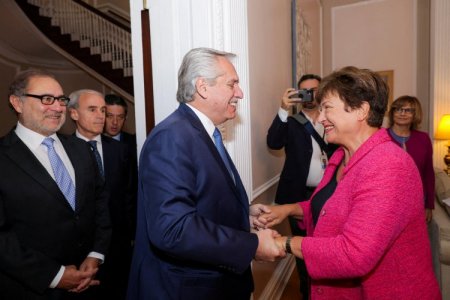 Argentina debilitará el peso con impuestos al comercio en una apuesta por liberar fondos del FMI