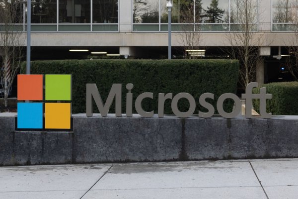 Microsoft informó aumento en ganancias trimestrales, pero la acción cayó por señales de debilidad en su negocio en la nube