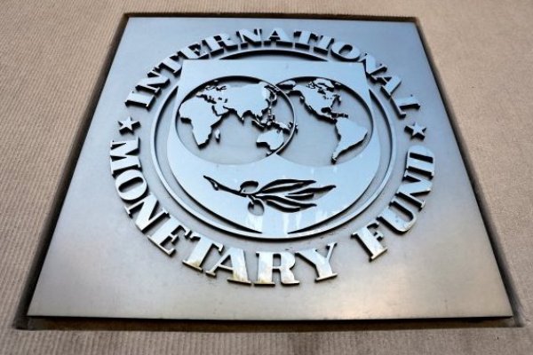 <p>FMI mejora las perspectivas mundiales pero advierte que “es demasiado pronto para celebrar”</p>