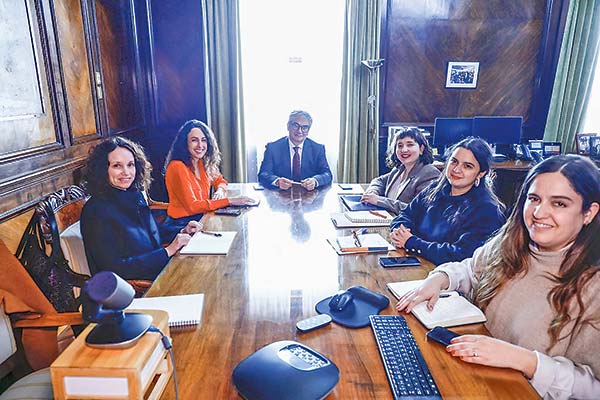 <p>Usar parte de la cotización de 6% y luego la reforma tributaria: ChileMujeres presenta a Hacienda propuesta de sala cuna universal</p>