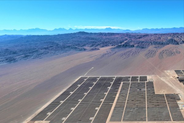 AES Andes inicia operación del que aseguran es el mayor sistema de baterías de almacenamiento solar de América Latina