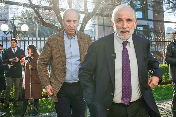 <p>El ministro Montes asistió a la sede de la CPC en Providencia.</p>