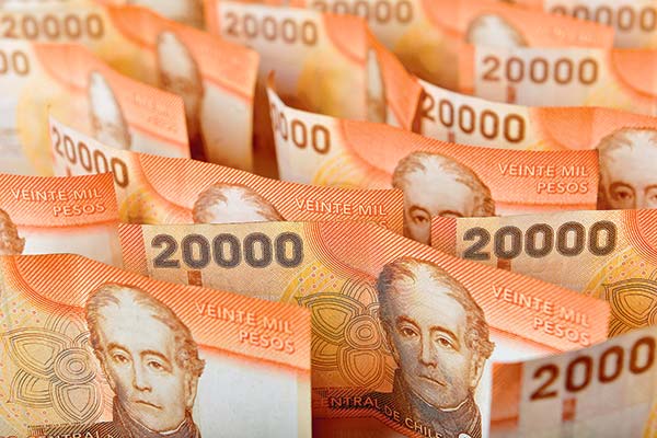 <p>Apuesta de agentes extranjeros contra el peso chileno supera los US$ 5 mil millones en el mercado de derivados</p>
