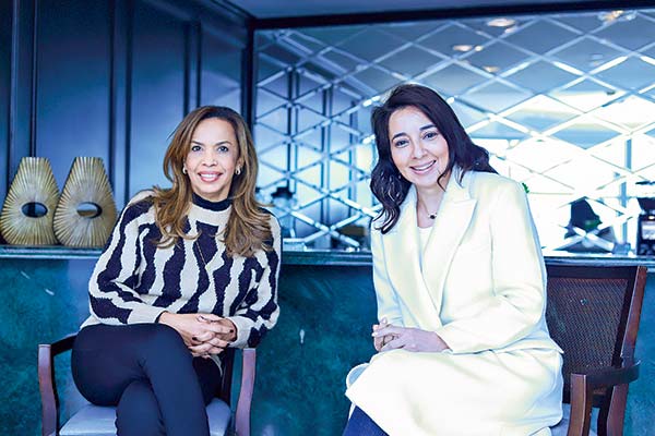 <p>Rosalba Pantoja, directora ejecutiva de operaciones internacionales de Eurofarma, y Marcela Sabaini, gerenta general de Eurofarma Chile. Foto: Verónica Ortíz</p>