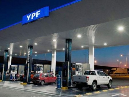 Estatización de YPF: Argentina define en EEUU el costo a pagar a un "fondo buitre"
