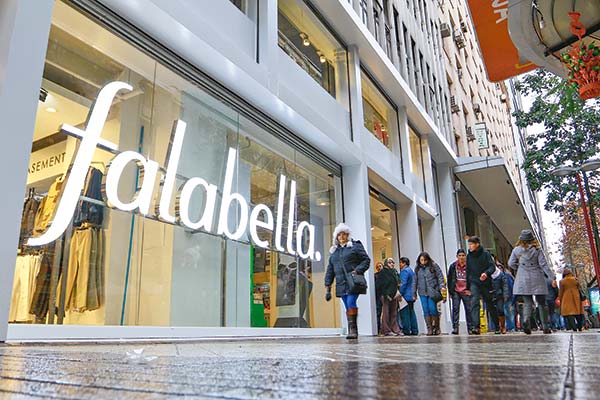 <p>Feller Rate ratifica la clasificación de Falabella, pero modifica las perspectivas a "negativas"</p>