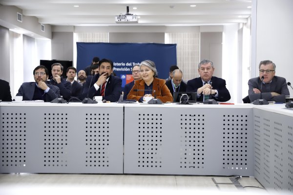 Cobrar sobre el saldo y comisiones de intermediación se toman el debate de la mesa técnica por pensiones