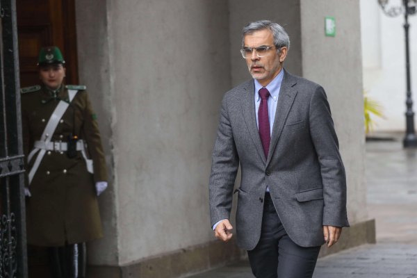 Ministro Cordero y convenios declarados ilegales por la Contraloría: “Estaban en control preventivo"