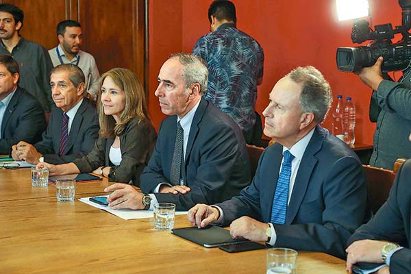 <p>Gremios empresariales y de PYME valoran lineamientos proinversión y crecimiento, pero mantienen dudas por futuras alzas de impuestos</p>