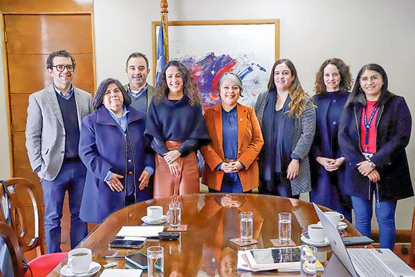 <p>ChileMujeres presentó al Ministerio del Trabajo sus propuestas de conciliación laboral</p>