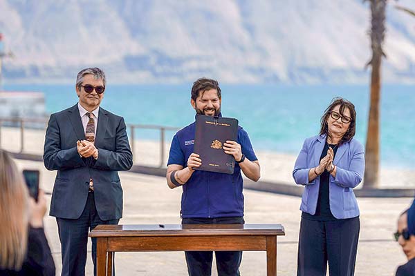 <p>La ministra Hernando y el ministro Marcel acompañaron al Presidente en el norte. Foto: Presidencia</p>
